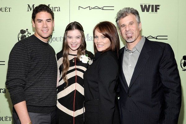 Hailee Steinfeld’s Parents And Ethnicity: Who Are They? Siblings And Career Explored