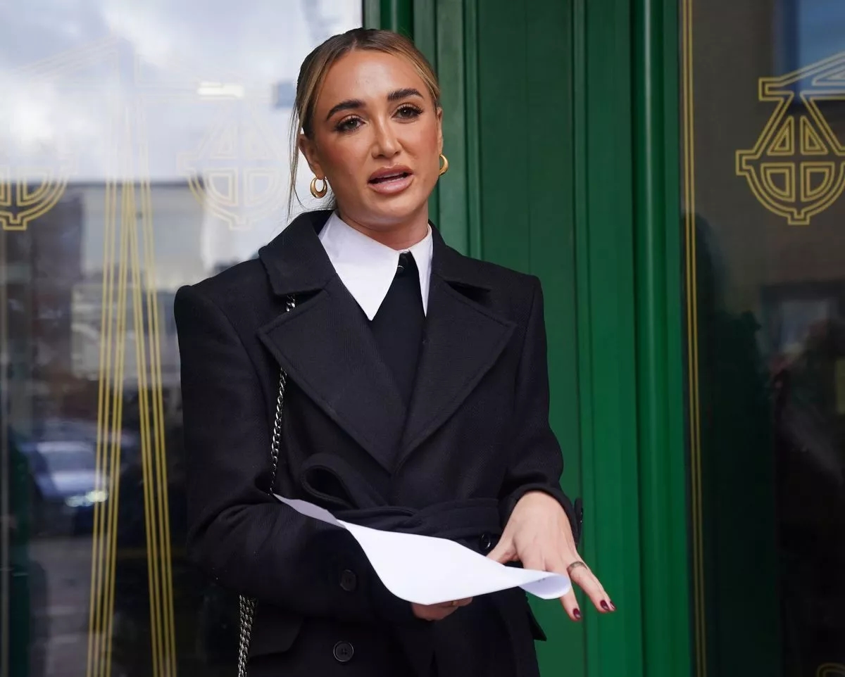 Georgia Harrison entra nella storia con l'onorificenza MBE per la lotta contro gli abusi e la violenza online