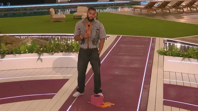 Ремелл из Love Island шокировал фанатов признанием в спальне в первую ночь