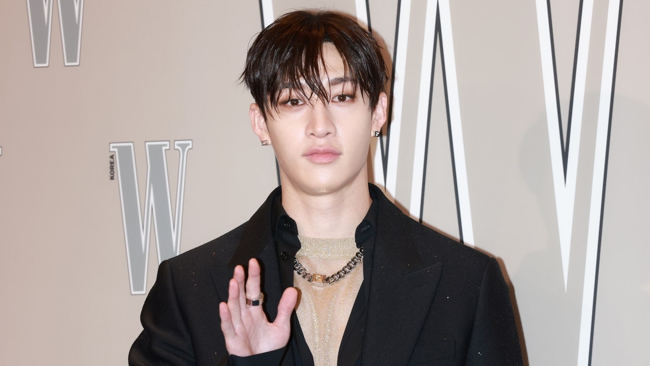 Bang Chan ze Stray Kids bierze udział w swoim pierwszym pokazie Fendi jako ambasador, mając na sobie krem ​​„Fit”