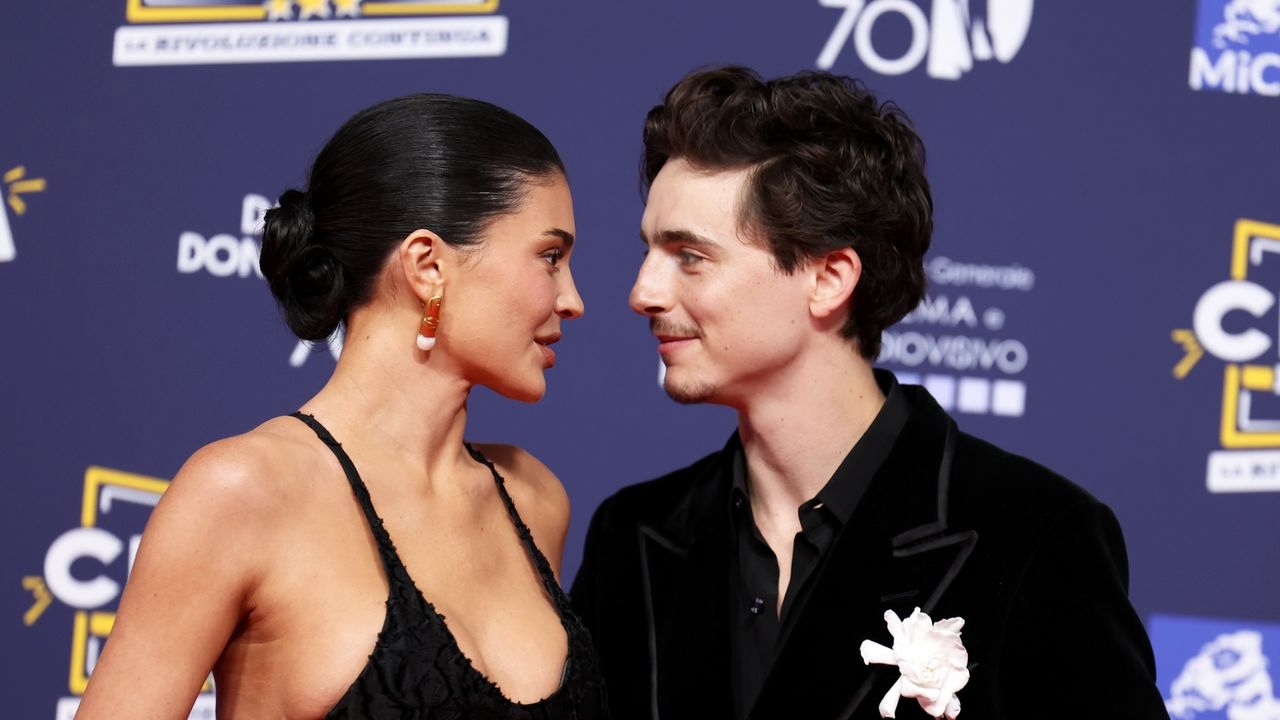Sehen Sie Kylie Jenners und Timothée Chalamets seltenen privaten Moment vor ihrem Debüt auf dem roten Teppich
