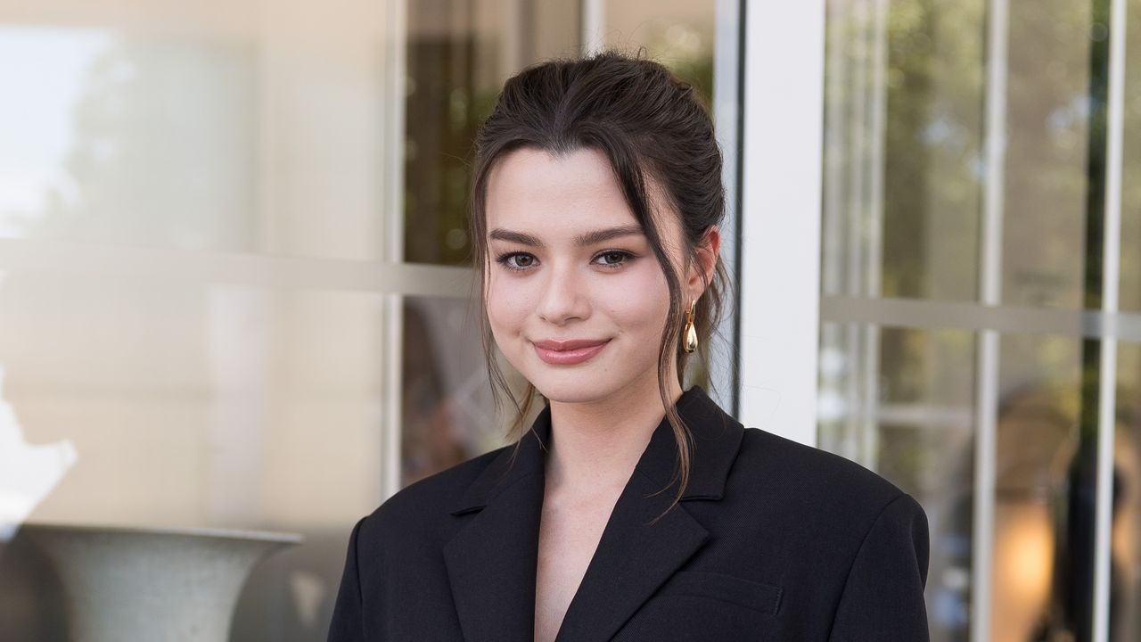 Taylandlı Aktris Becky Armstrong, Cannes Film Festivali 2025'te Yazlık Takım Elbise Sezonunu Trend Bir Şekilde Başlattı — Fotoğraflara Bakın