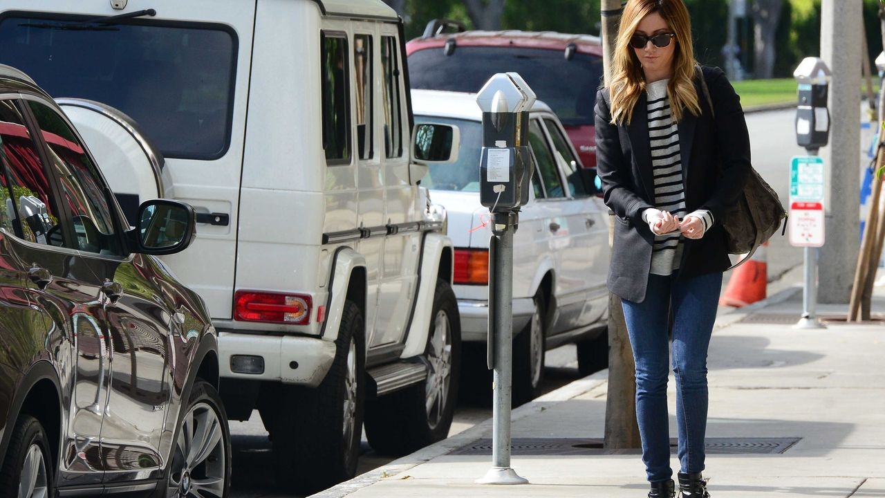 6 2010s Fashion Trends Worth Bringing Back in 2025