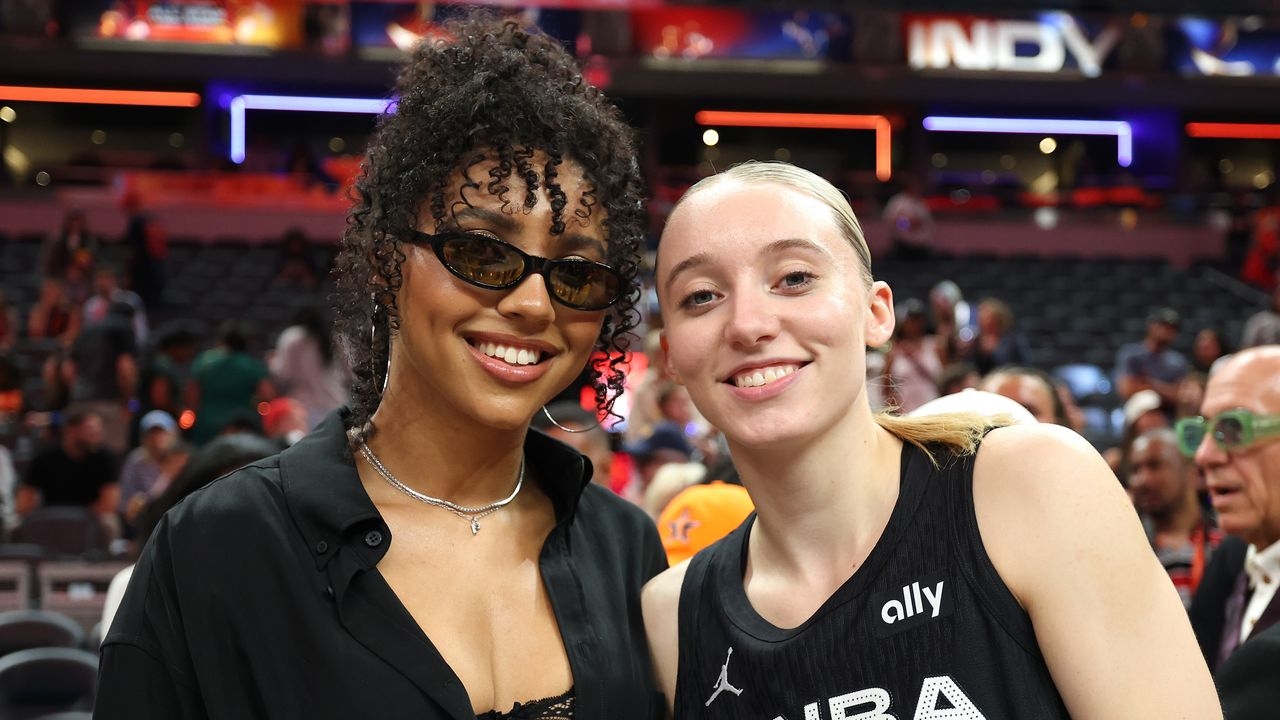 Paige Bueckers Gets Sweet Shoutout From Azzi Fudd With Custom Merch