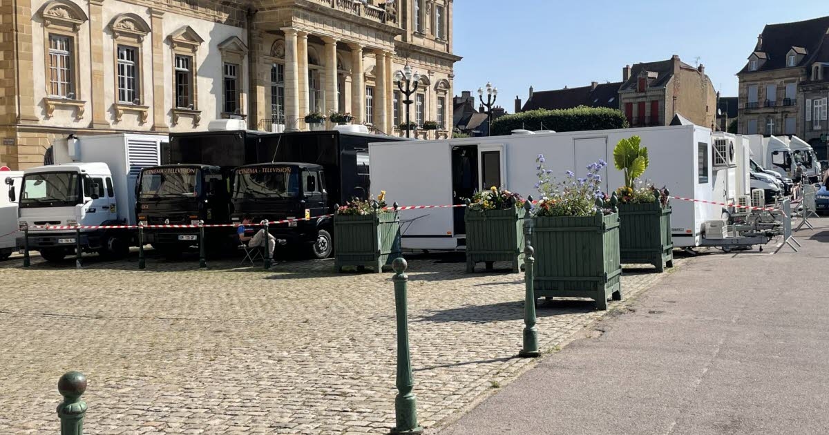 Autun. L’équipe du film “Changer l’eau des fleurs” tourne quelques scènes en mairie
