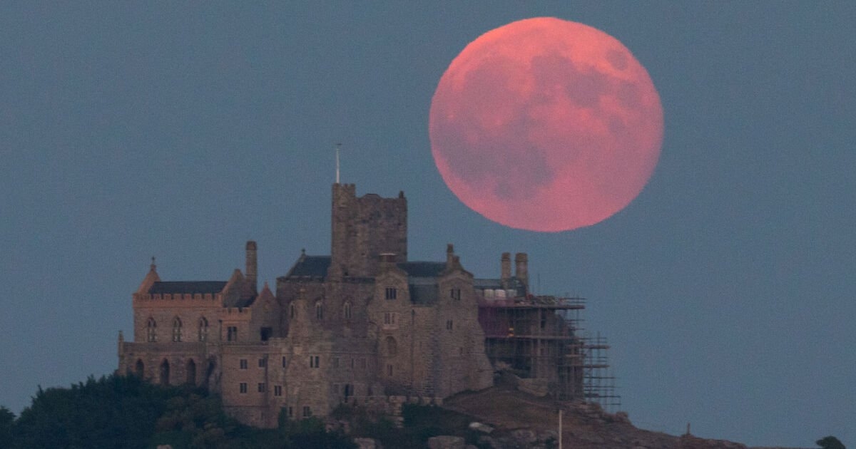 Exact time Strawberry Moon will appear in the UK as 18 year record to be broken
