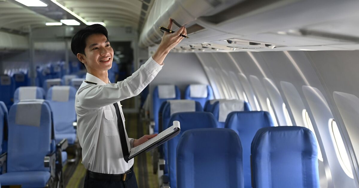 Stop bloating on planes with 4 items recommended by flight attendant