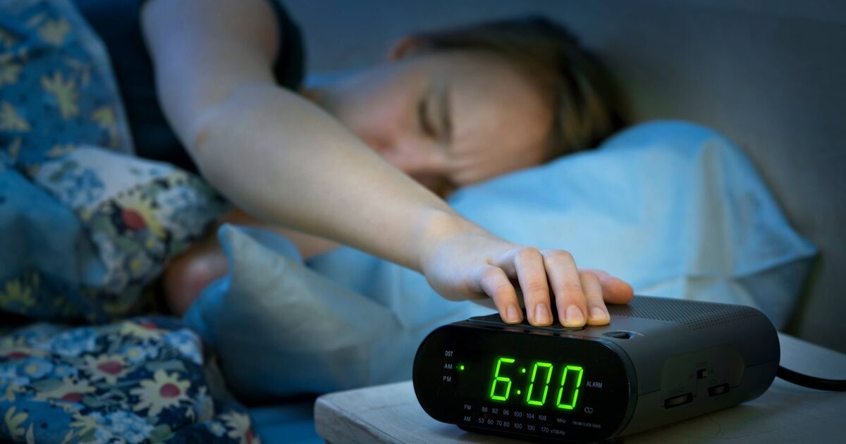 El médico ofrece consejos a quienes intentan despertarse más temprano durante el día.