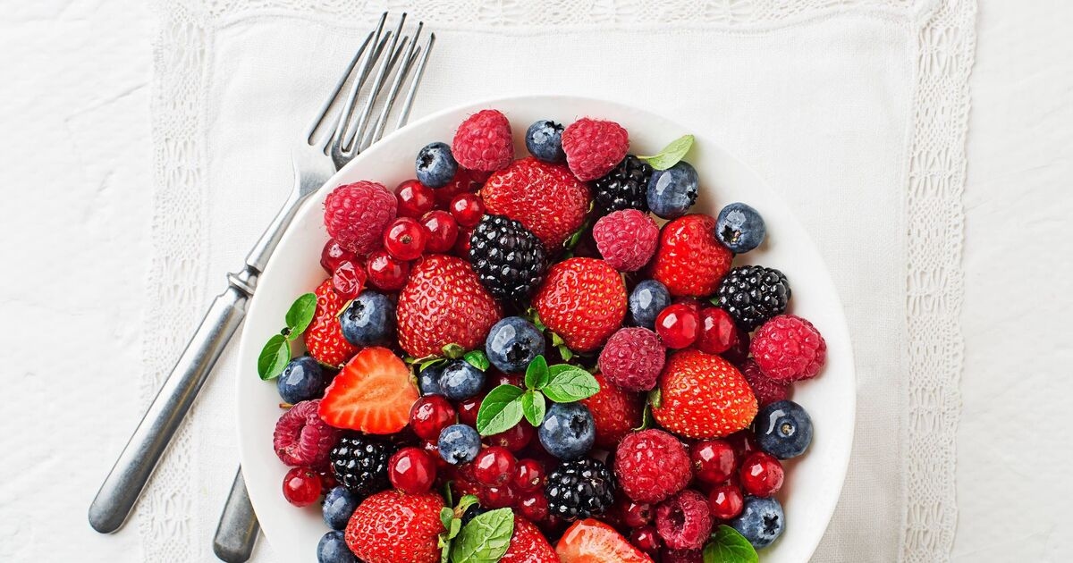 4 fruits to eat that are a 'natural antidote' to hay fever symptoms