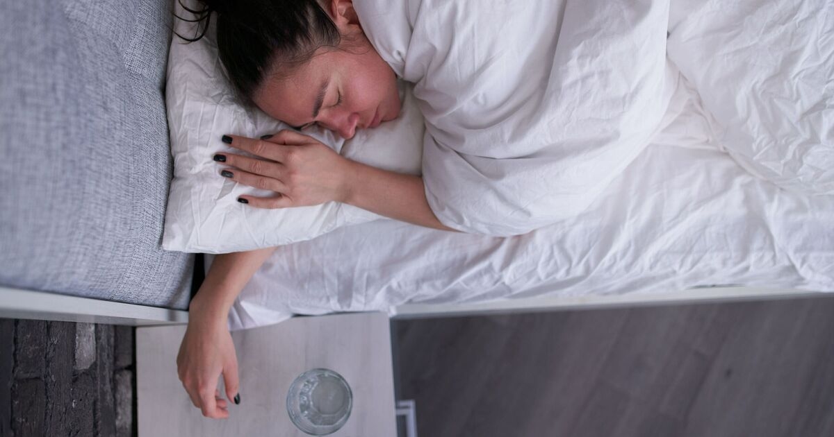 El método del farmacéutico para congelar y dormir mejor durante el calor de esta semana en Reino Unido