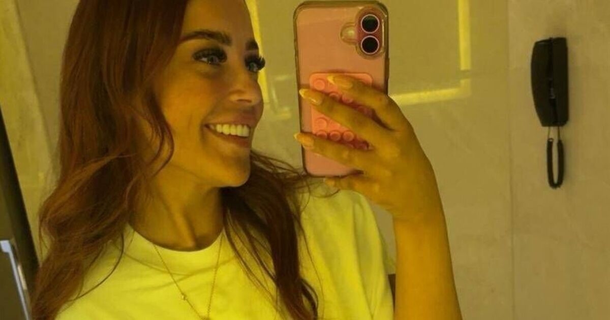Donna con un restyling dei denti da tacchino, pur sapendo che dureranno solo 10 anni