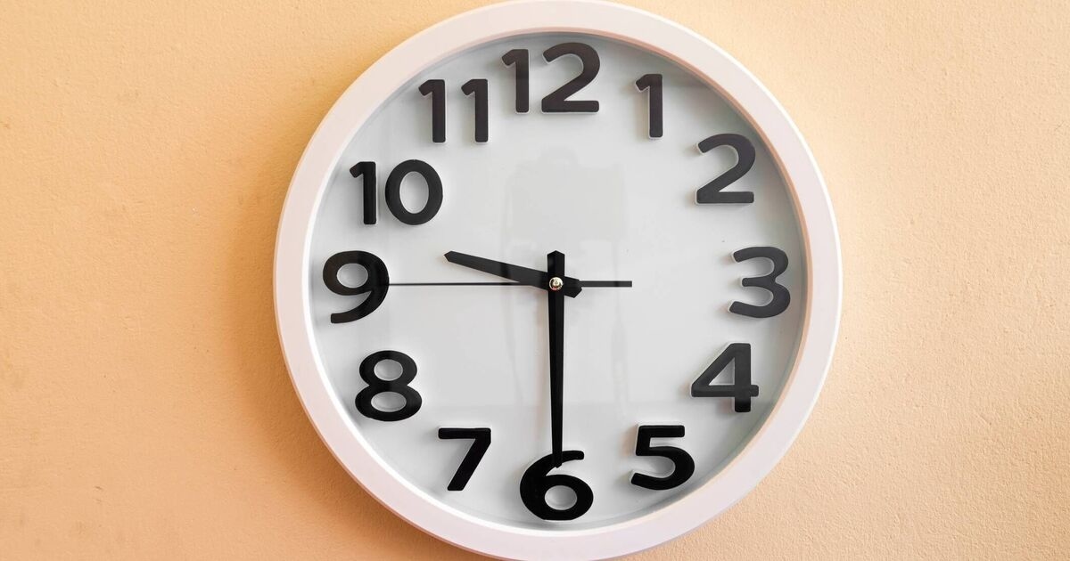 Anyone who wakes up tired urged to follow the 9.30pm rule to feel better