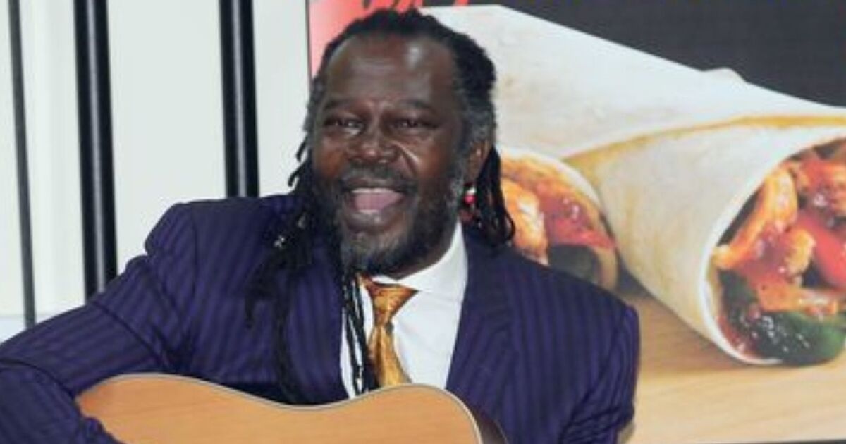 Levi Roots schwindelerregendes Vermögen, nachdem drei Mitglieder der Dragons' Den ein Geschäft abgelehnt hatten
