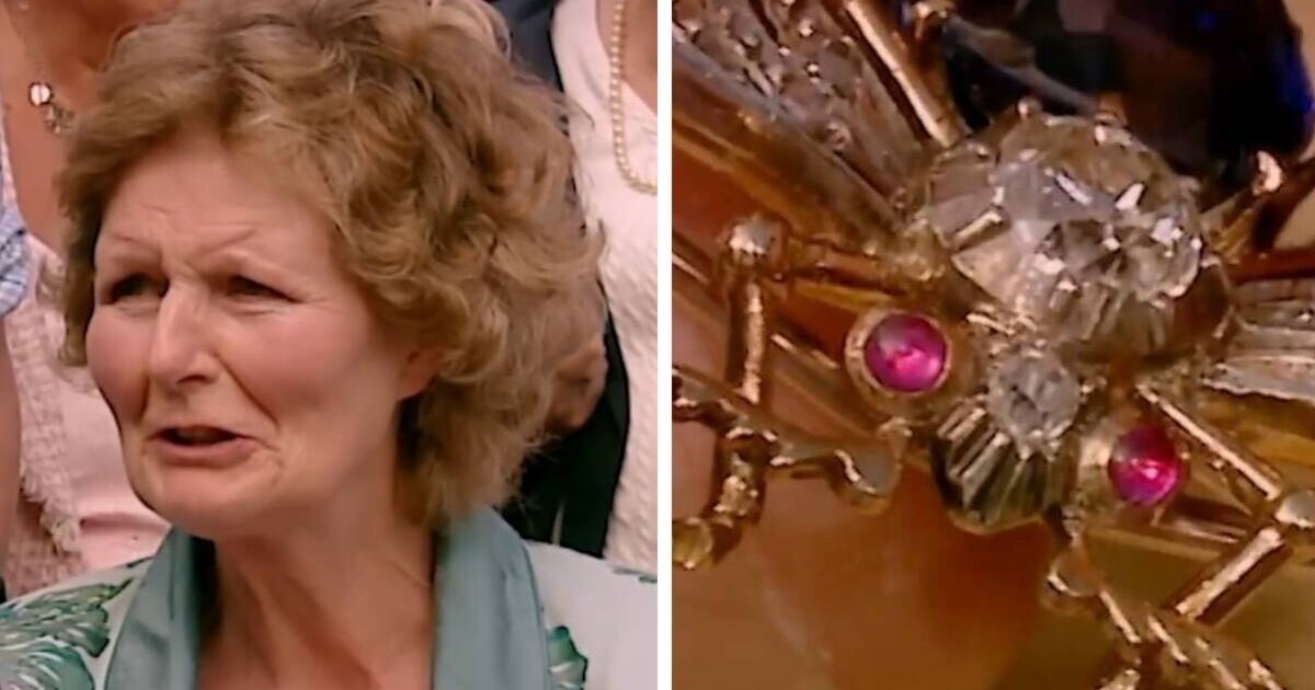 Antiques Roadshow guest scrunches up face at top price for mum's 'fake' brooches