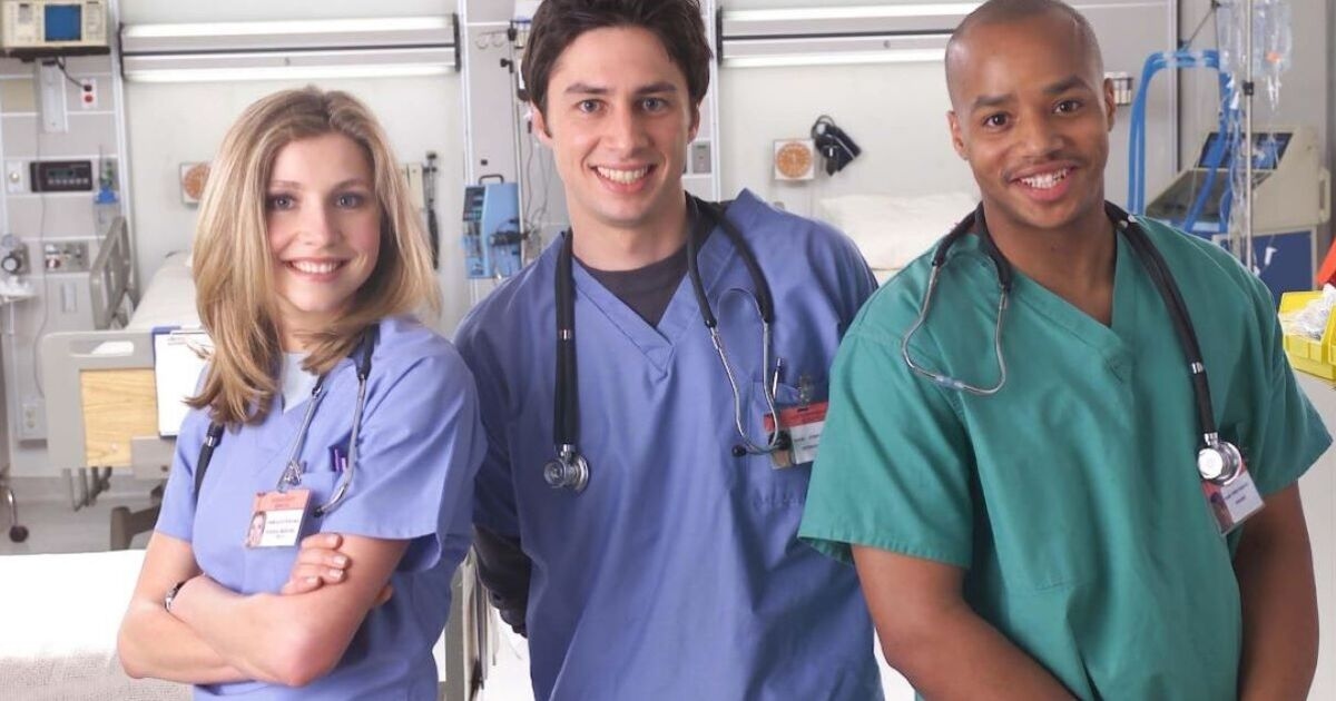 Dove il cast di Scrubs ora include una storia d'amore con una star britannica di 21 anni di differenza d'età
