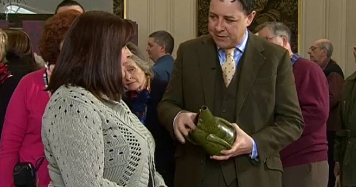 Ekspert Antiques Roadshow ostrzega gości, aby przestali używać „brzydkiego” dzbanka, ponieważ przedstawia prawdziwą wartość
