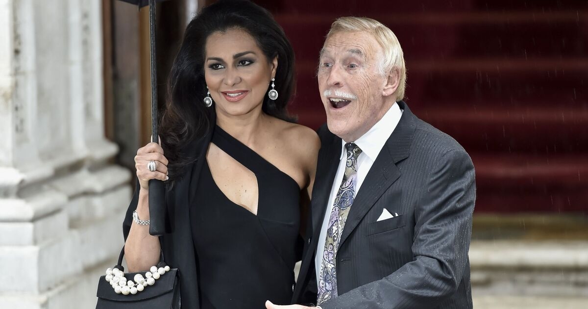 Bruce Forsyth'in dul eşi, Strictly yıldızından ayrılma konusunda yürek burkan bir açıklama yaptı