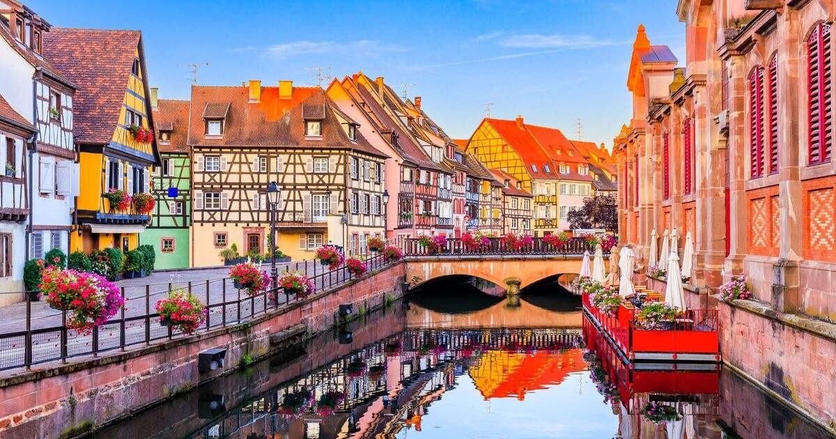A cidade mais bonita do mundo, apelidada de "Pequena Veneza", com belas ruas de paralelepípedos