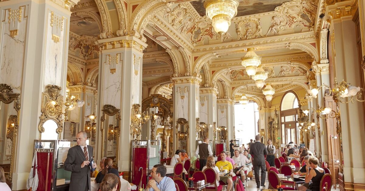 Ich besuchte das Café, das als das „schönste der Welt“ bezeichnet wurde, und stand 45 Minuten für ein Getränk an
