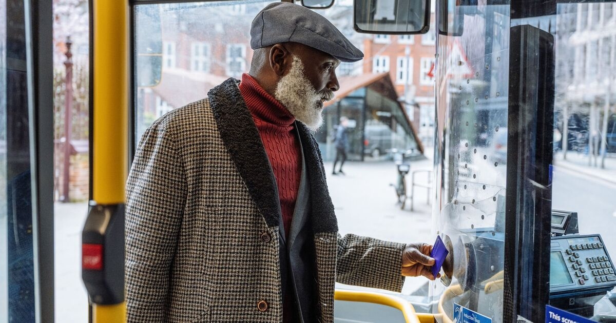 Richieste di abolire l'abbonamento gratuito per gli autobus per gli over 60 poiché costa più ai contribuenti rispetto agli evasori del biglietto