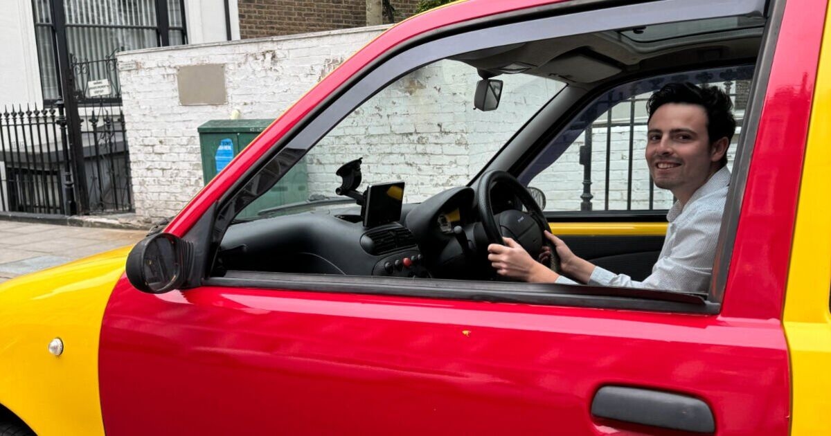 I drove the iconic Inbetweeners Car through Central London - and got this reaction