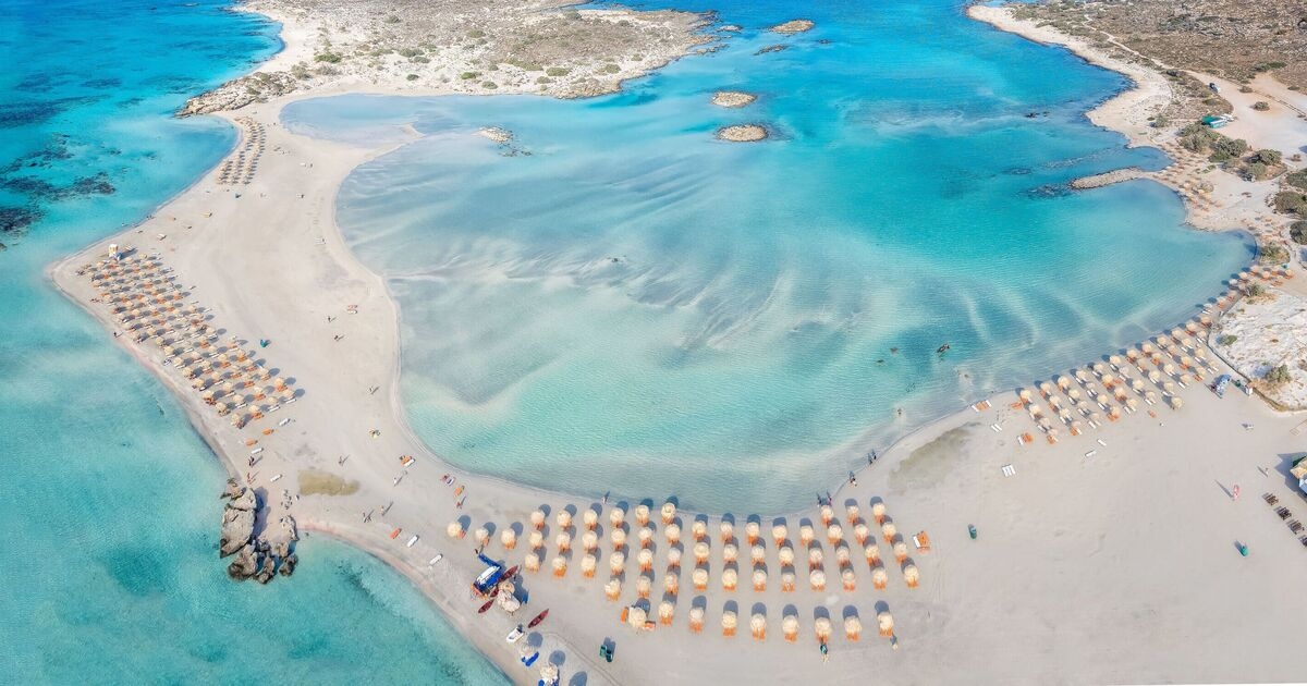 A bela ilha grega onde a temperatura chega a 27°C em junho é o lar da "melhor praia" do mundo