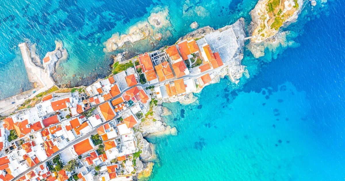 The pretty little Greek island just 48miles from Mykonos just as pretty but with no crowds