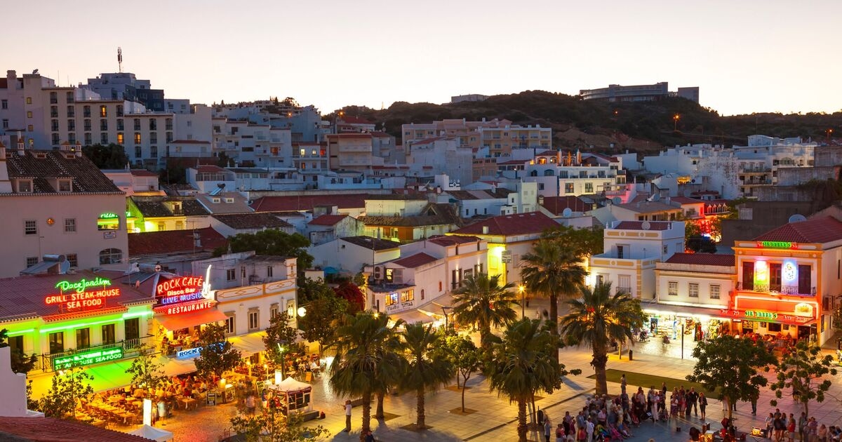 Portekiz'deki turistler yeni davranış kurallarını ihlal ettikleri için para cezasıyla karşı karşıya