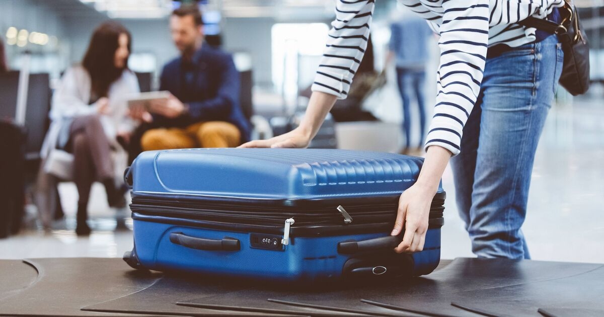 Astuce de voyage facile qui peut garantir que votre sac sera le premier à sortir de l'avion