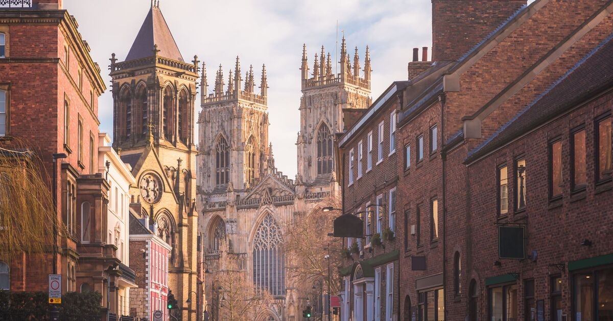 Die „beste“ britische Stadt für einen Besuch im August ist die gespenstischste Stadt Europas und verfügt über mehr als 200 Pubs