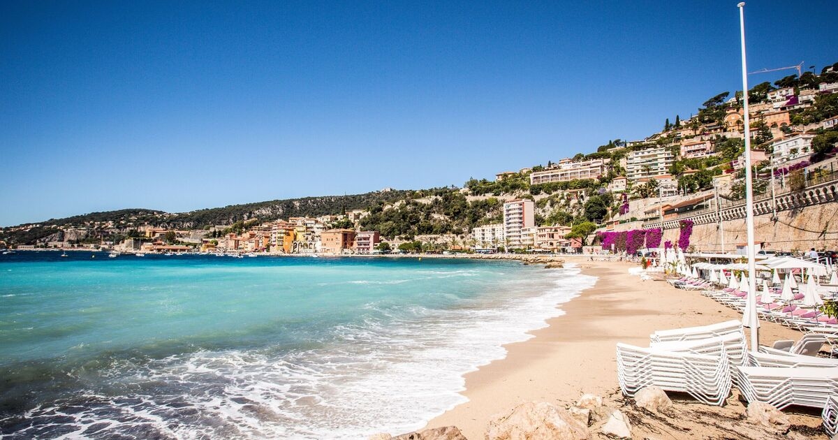 Visitei uma praia subestimada na Riviera Francesa — é a mais bonita que já vi