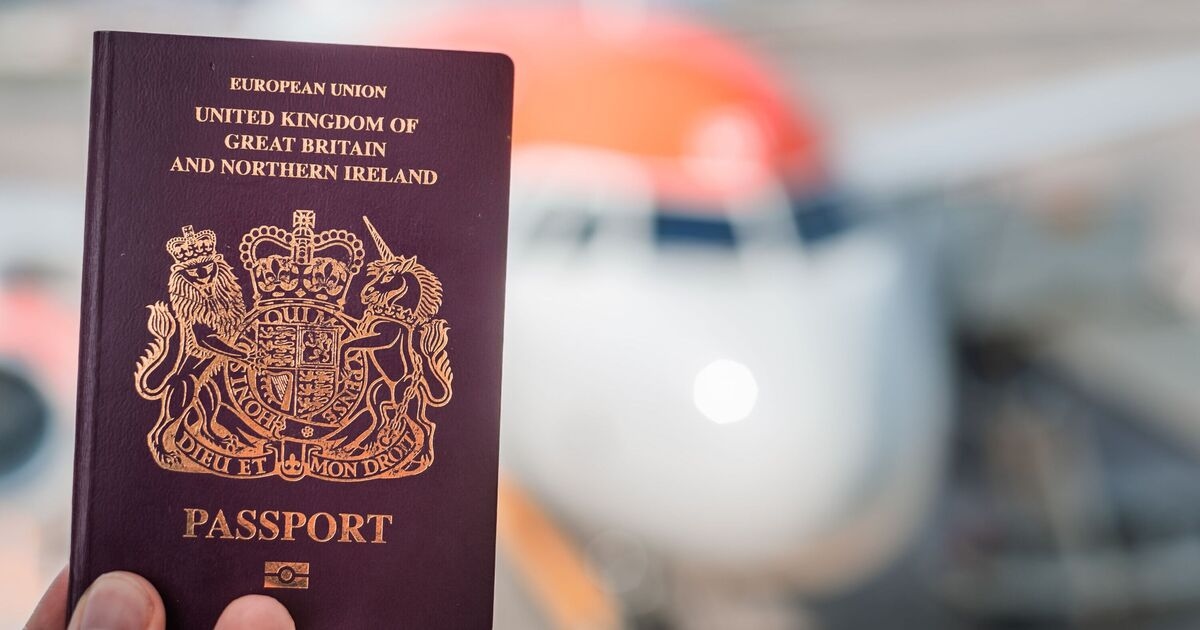 Martin Lewis insta a los turistas a realizar dos comprobaciones en sus pasaportes antes de viajar
