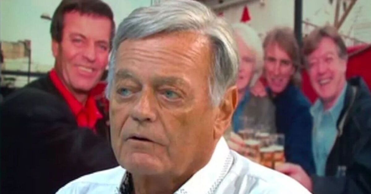 O apelo de três palavras de Tony Blackburn ao colega da BBC Radio 2 após a segunda internação hospitalar