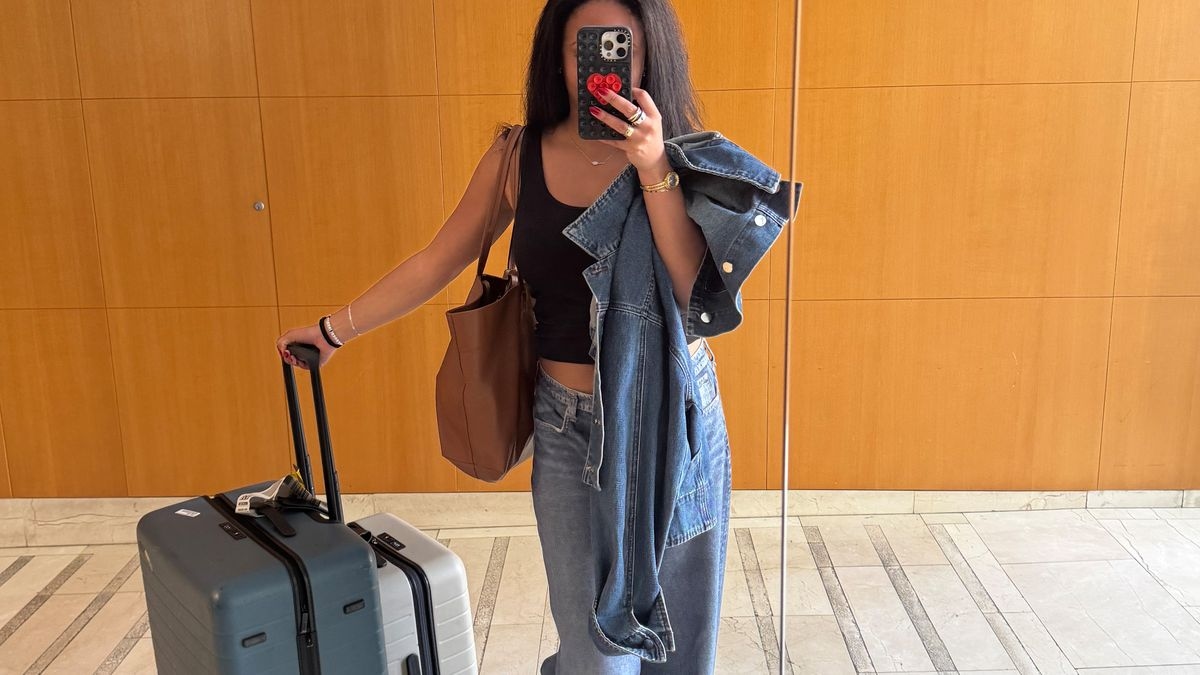 Estou viajando há um mês — foi assim que fiz 45 looks com apenas uma mala