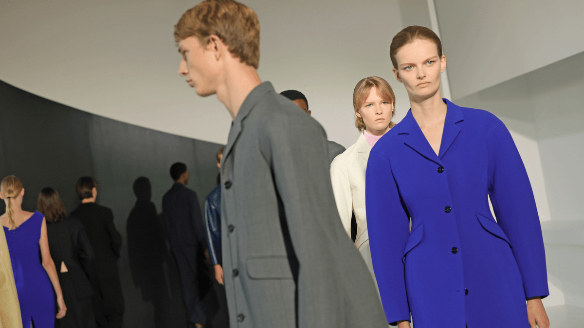 Il debutto di Simone Bellotti da Jil Sander è stato un vero e proprio lavaggio del palato sartoriale