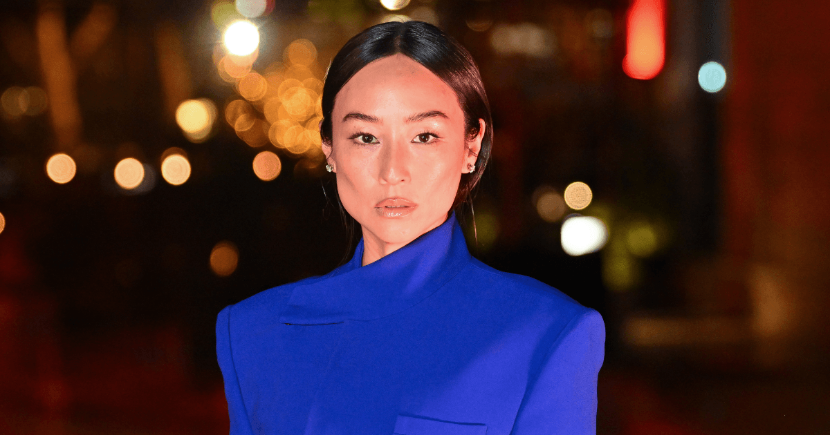 ¿Aún no te interesa la sastrería? El traje de Greta Lee podría cambiar eso.