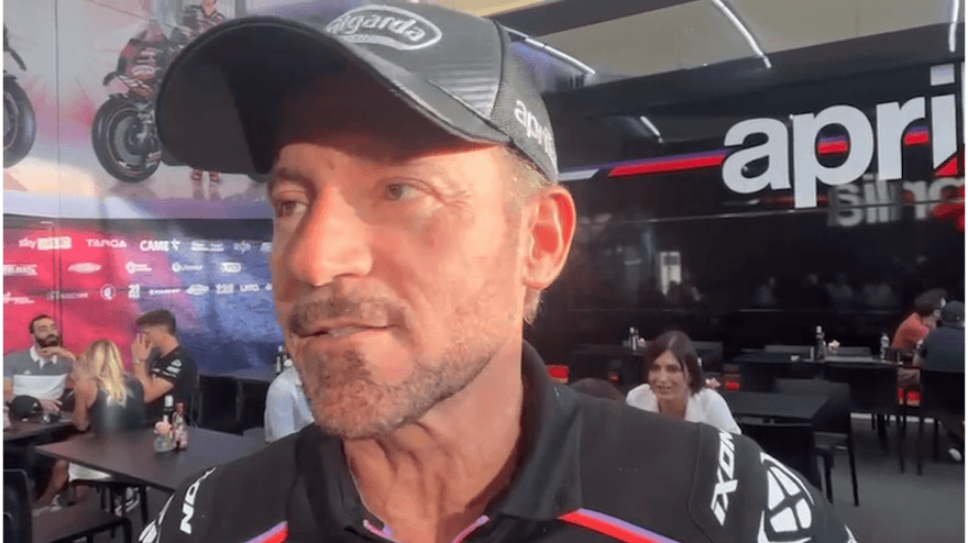 Bezzecchi, Morbidelli et Bagnaia pressent Marquez. Biaggi : « Regardez les qualifications, vous ne le regretterez pas. »
