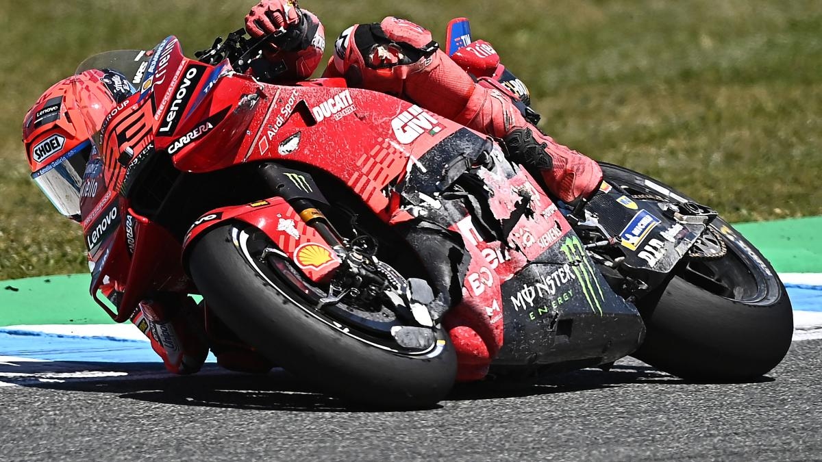 MotoGP França, Marc Márquez imediatamente à frente no FP1. Bagnaia é 4º