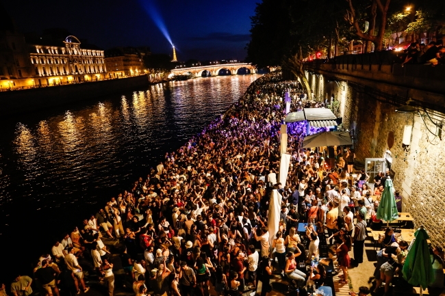 Oltre 100 donne ferite con siringhe durante il Festival della Musica in Francia