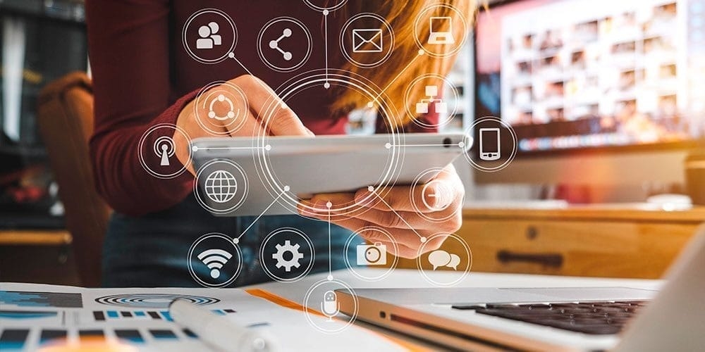 Marketing Digital 2025: IA Redefine Búsquedas y Personalización Mientras la Experiencia de Usuario y los Influencers de Causa se Consolidan como Claves del Éxito