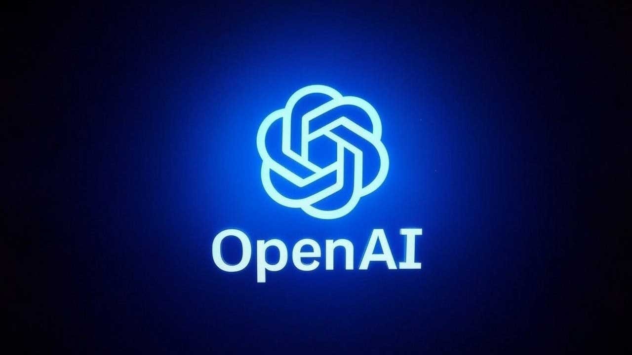 OpenAI revolutionizes with new open-source AI model for summer 2025: Democratization or new risks?