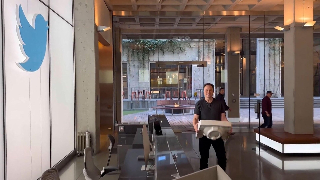 Elon Musk Settles Case With Former Twitter Employees Who Were Purged