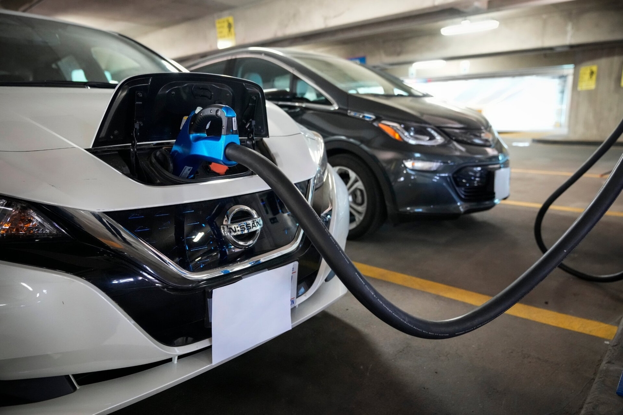 Najnowsza decyzja Mercedesa-Benza zwiastuje kłopoty dla pojazdów elektrycznych