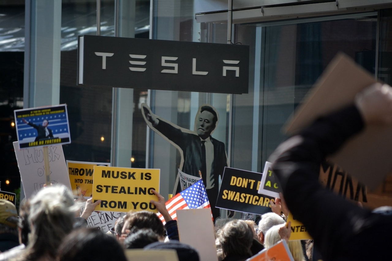 Cómo Tesla podría eludir los aranceles de Trump mientras el resto paga