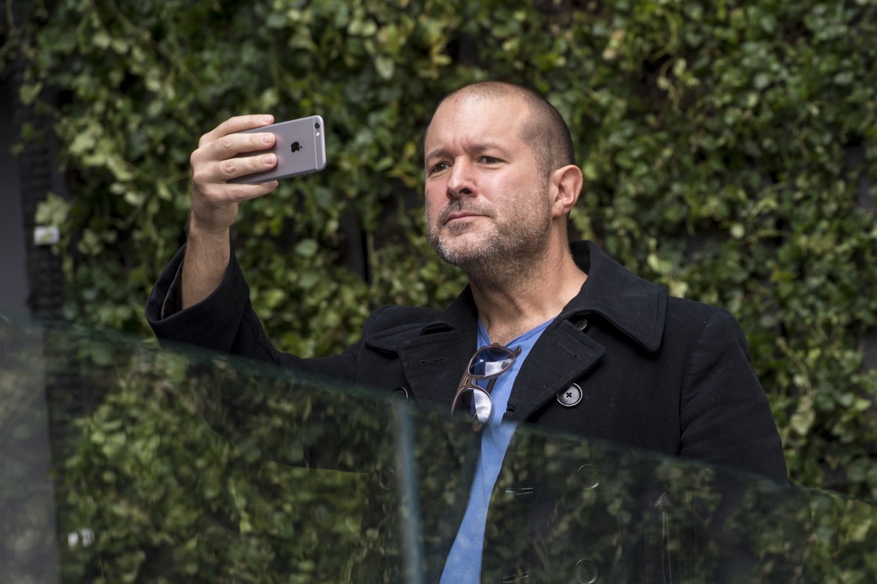 Jony Ive nie może nas uratować przed uzależnieniem od iPhone’a, które sam pomógł stworzyć