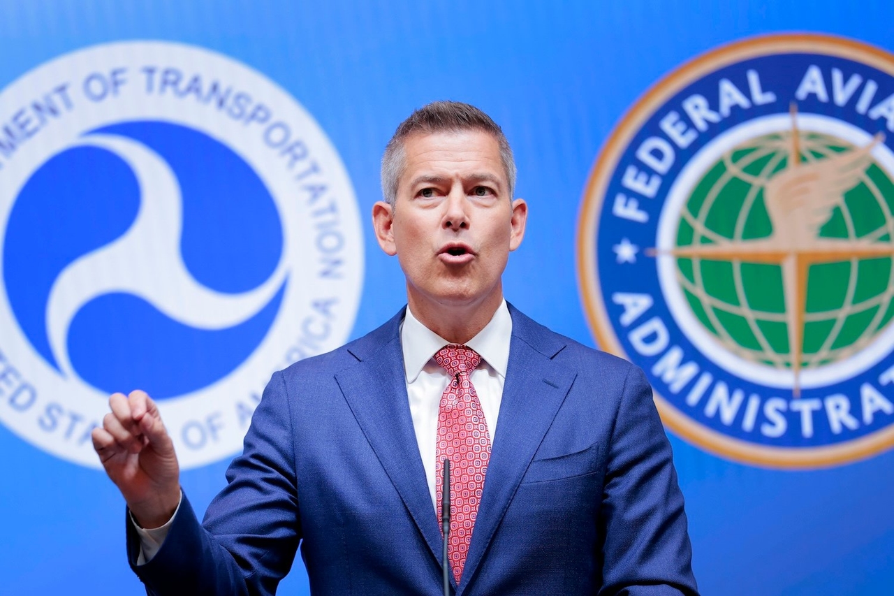 Le secrétaire aux Transports, Sean Duffy, a modifié le vol de sa femme pour éviter l'aéroport de Newark