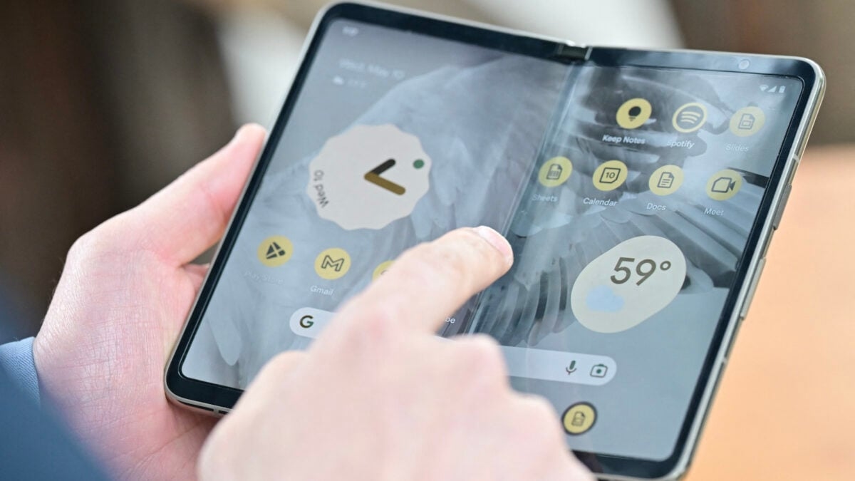Ora che Android ha capito i dispositivi pieghevoli, ci serve un iPhone a conchiglia