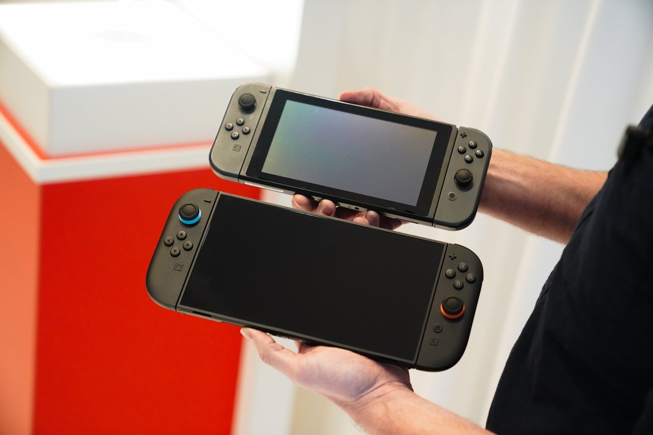 The Switch 2 Is Beautifully Balanced Compared to the OG Switch and Steam Deck OLED