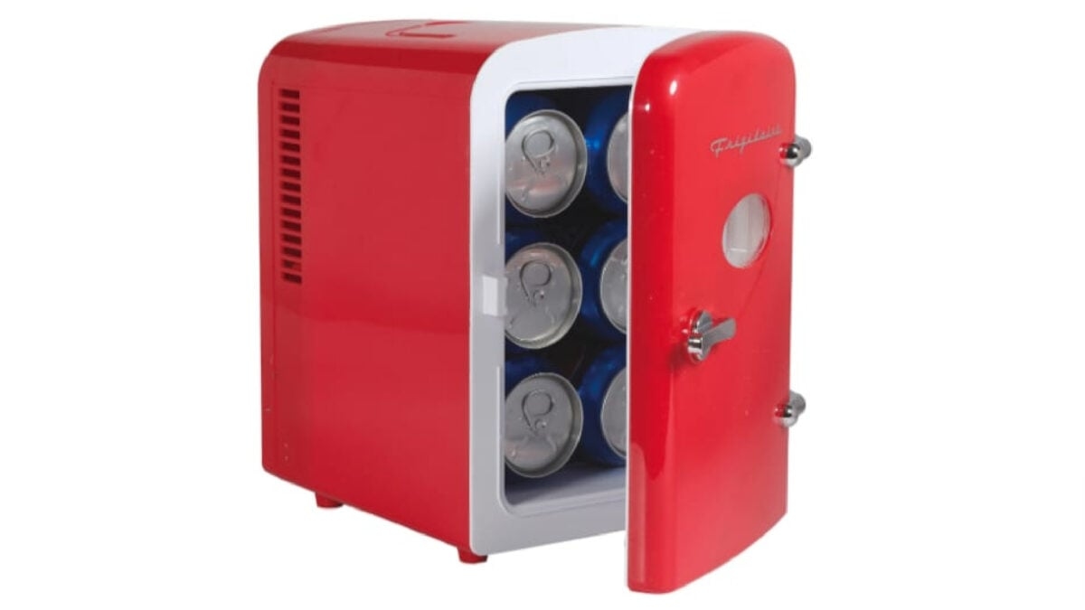 Frigidaire Mini Buzdolapları, Sigara İçme, Kıvılcım Çıkarma, Yanma, Erime, Aşırı Isınma ve Alev Alma Sonucu 700.000 Dolarlık Hasara Neden Oluyor