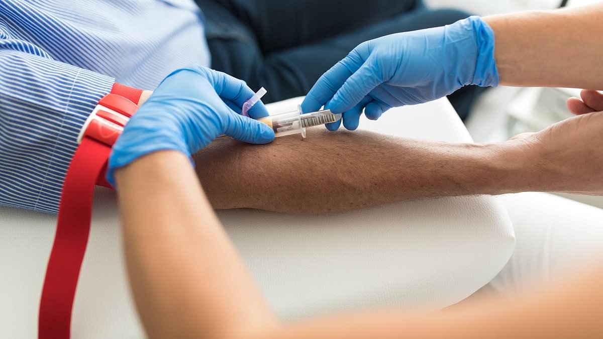 Análisis de sangre anuales para detectar los primeros signos de cáncer podrían evitar que la mitad de los casos alcancen una etapa avanzada